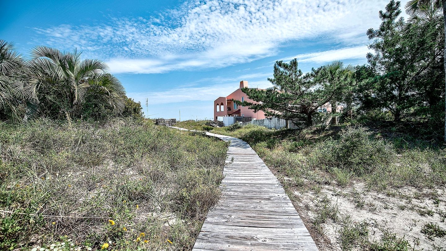 Exclusive Beach House Retreat in Oceanfront Gated Community of DeBordieu Colony, South Carolina