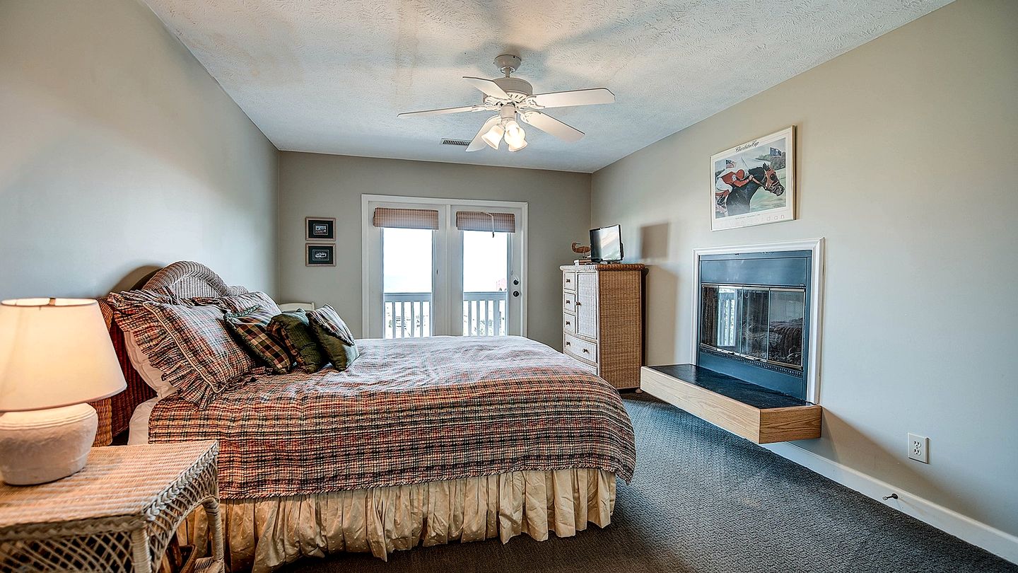 Exclusive Beach House Retreat in Oceanfront Gated Community of DeBordieu Colony, South Carolina