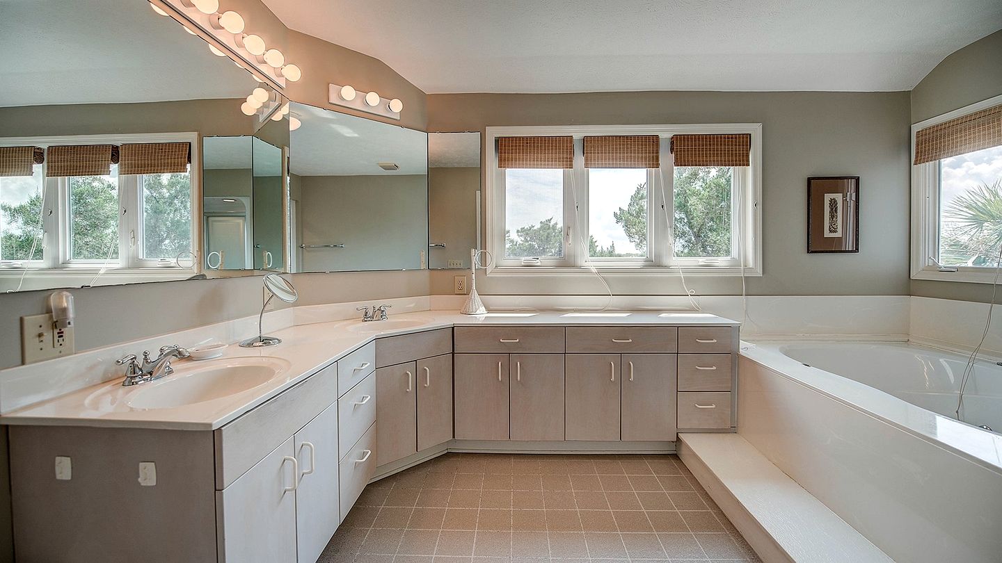 Exclusive Beach House Retreat in Oceanfront Gated Community of DeBordieu Colony, South Carolina