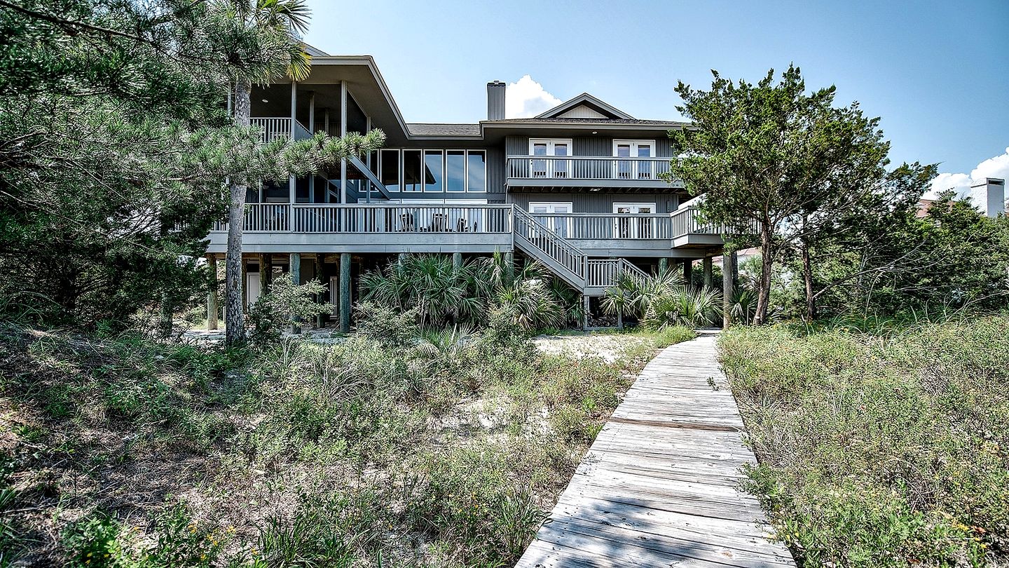 Exclusive Beach House Retreat in Oceanfront Gated Community of DeBordieu Colony, South Carolina