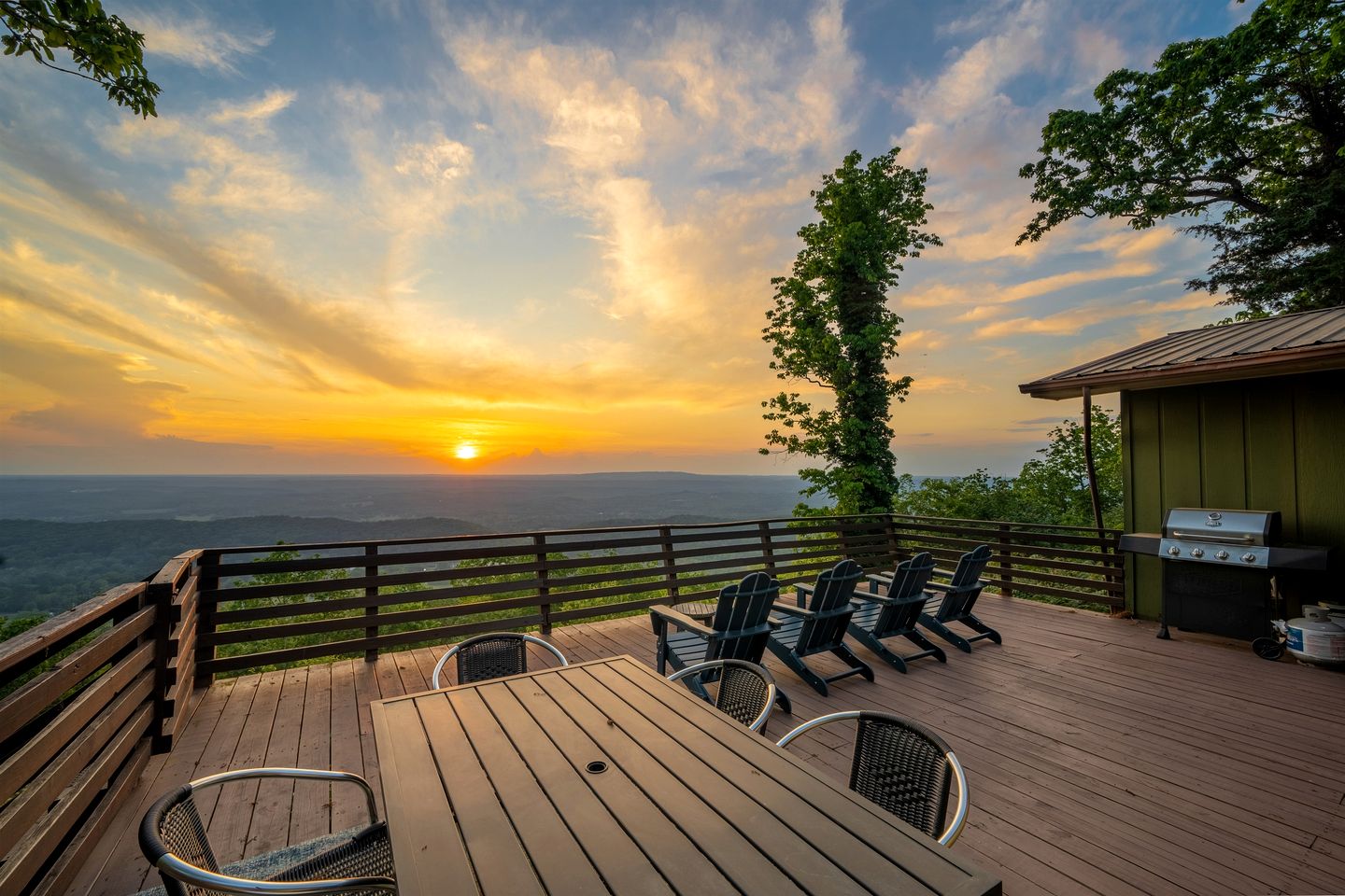 Incredible Cottage with Breathtaking Views from the Amazing Deck, the Perfect Base for Exploring the Area Around Mentone, Alabama
