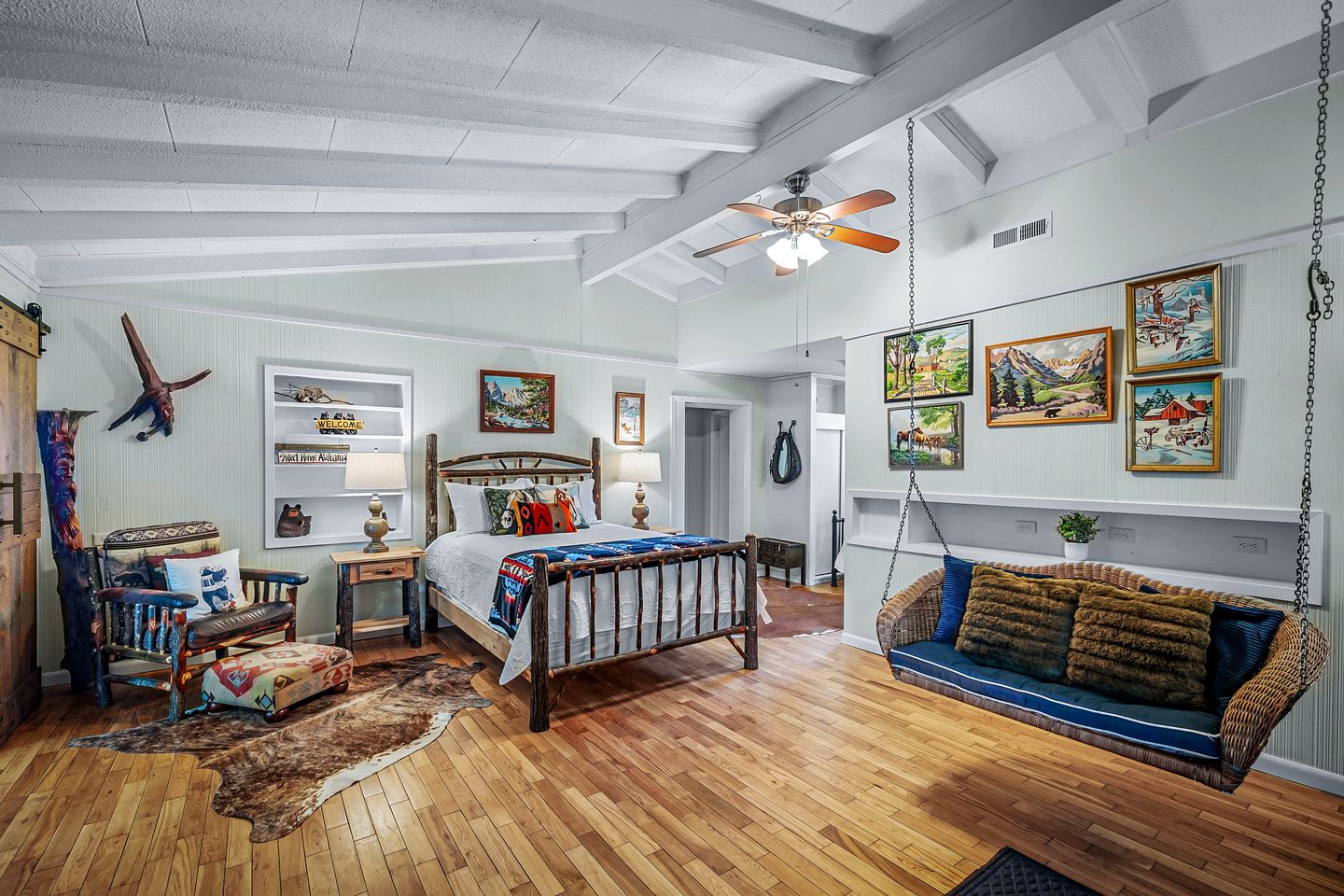 Incredible Cottage with Breathtaking Views from the Amazing Deck, the Perfect Base for Exploring the Area Around Mentone, Alabama