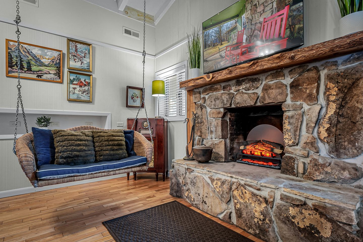 Incredible Cottage with Breathtaking Views from the Amazing Deck, the Perfect Base for Exploring the Area Around Mentone, Alabama