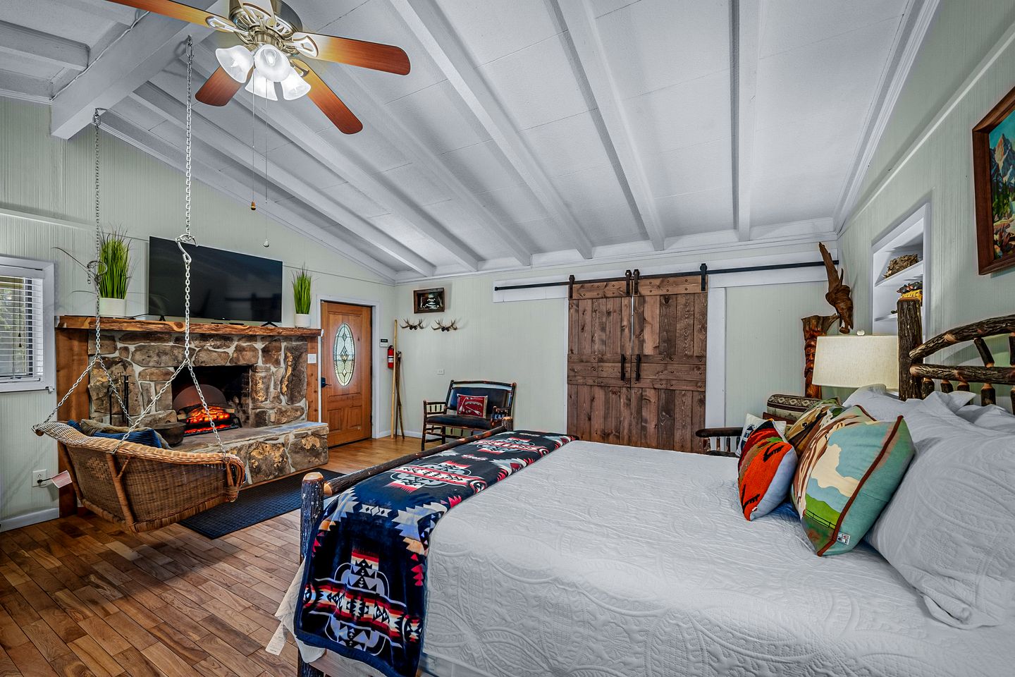 Incredible Cottage with Breathtaking Views from the Amazing Deck, the Perfect Base for Exploring the Area Around Mentone, Alabama