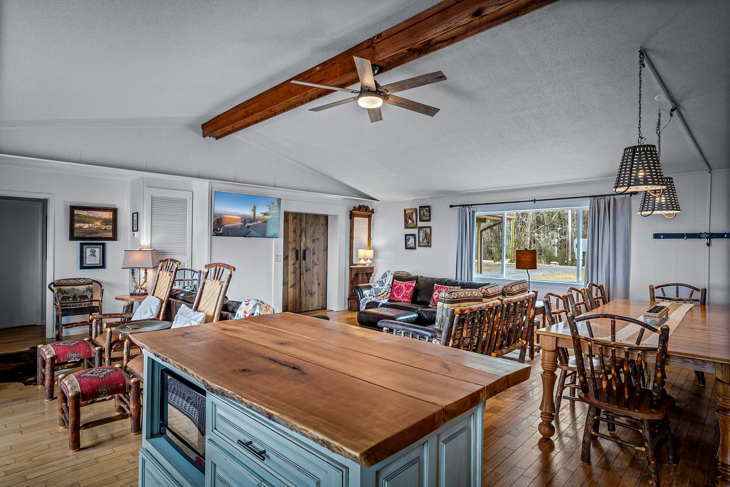 Incredible Cottage with Breathtaking Views from the Amazing Deck, the Perfect Base for Exploring the Area Around Mentone, Alabama