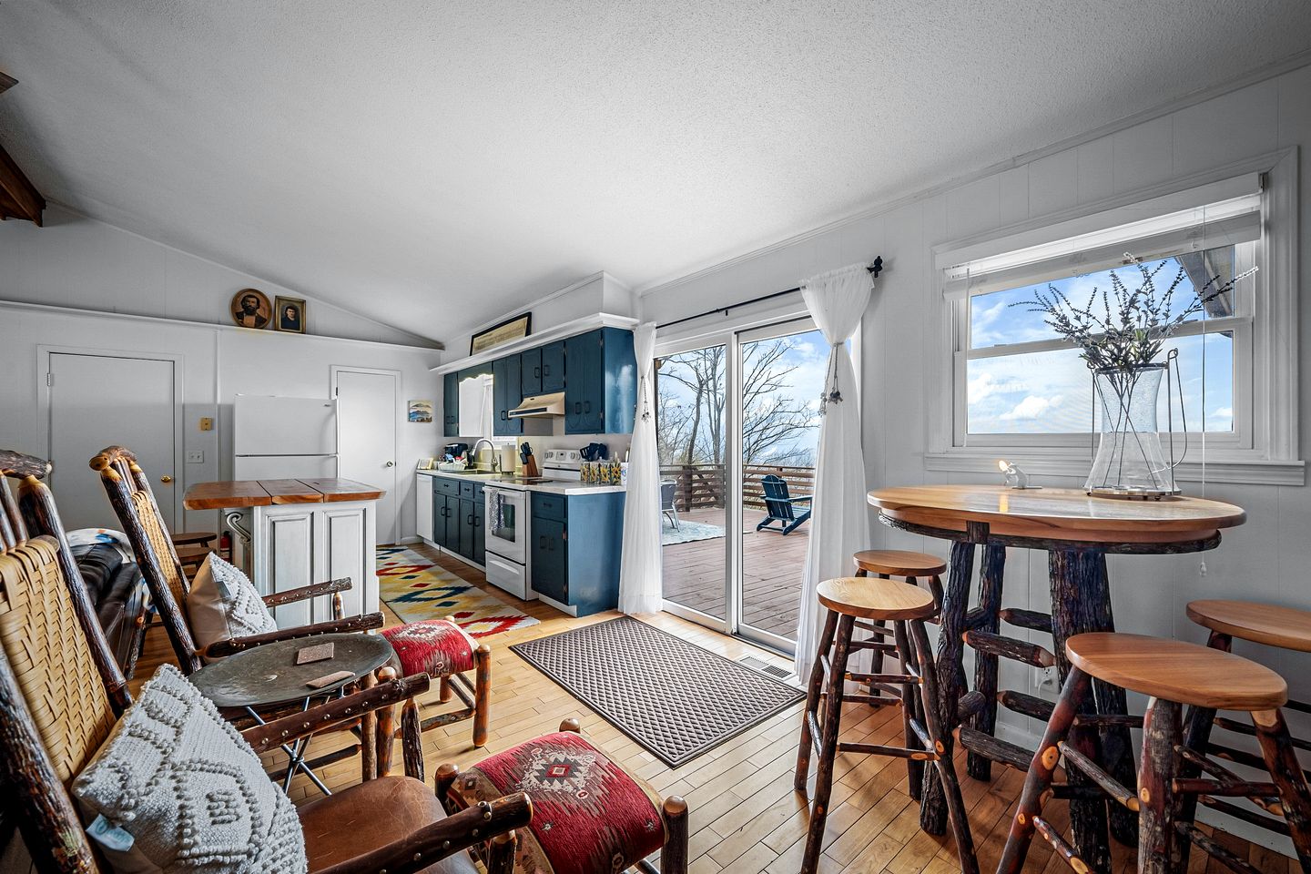 Incredible Cottage with Breathtaking Views from the Amazing Deck, the Perfect Base for Exploring the Area Around Mentone, Alabama