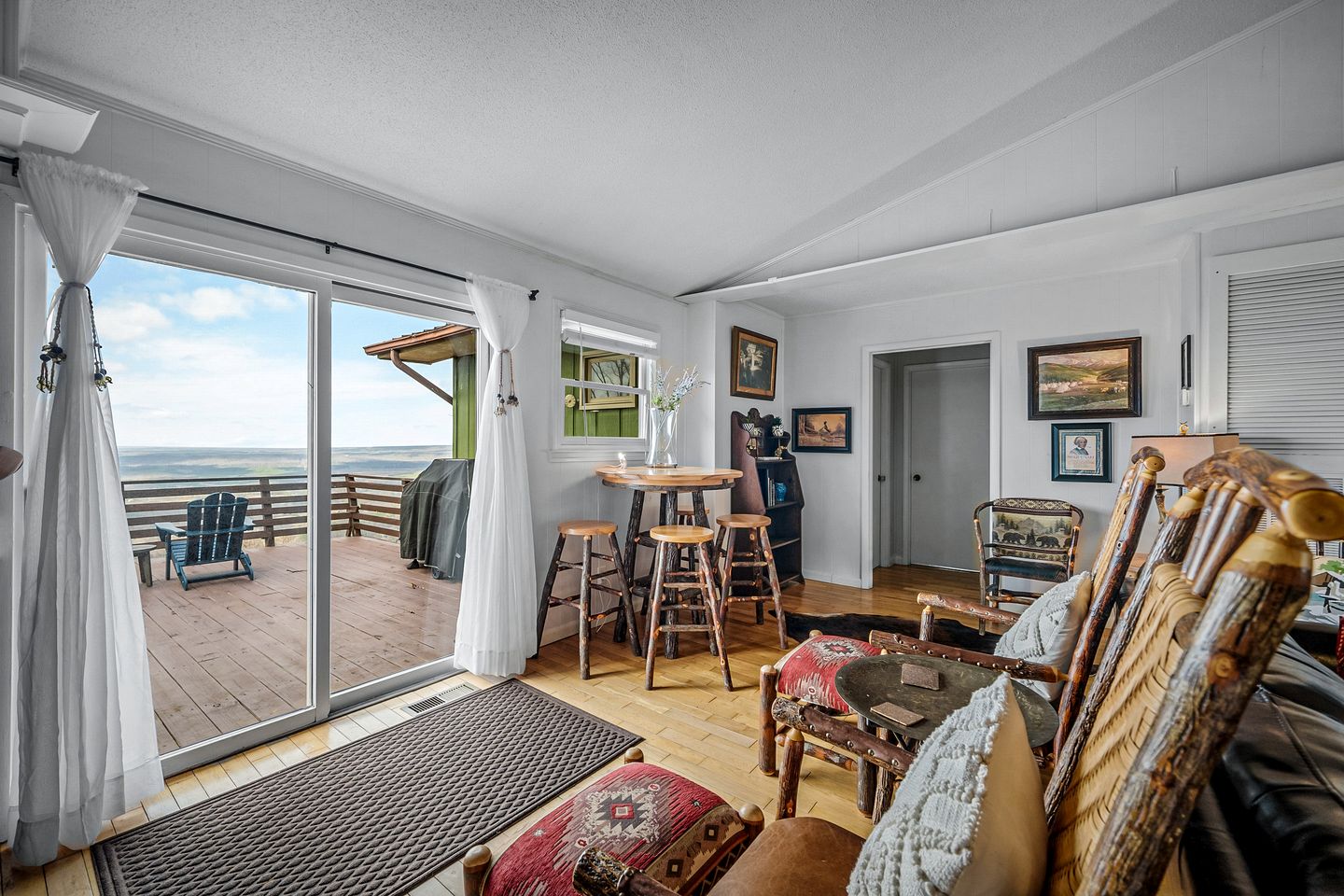 Incredible Cottage with Breathtaking Views from the Amazing Deck, the Perfect Base for Exploring the Area Around Mentone, Alabama