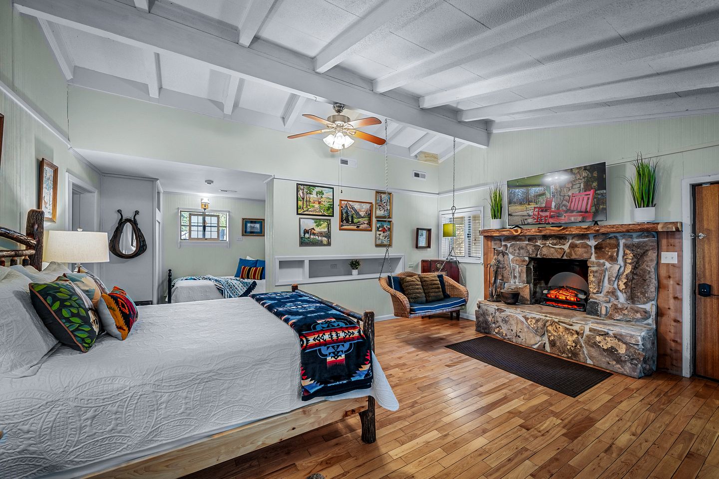 Incredible Cottage with Breathtaking Views from the Amazing Deck, the Perfect Base for Exploring the Area Around Mentone, Alabama