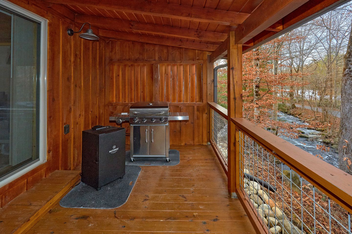 Creekside Cabin Rental near the Great Smoky Mountains for a Tennessee Vacation