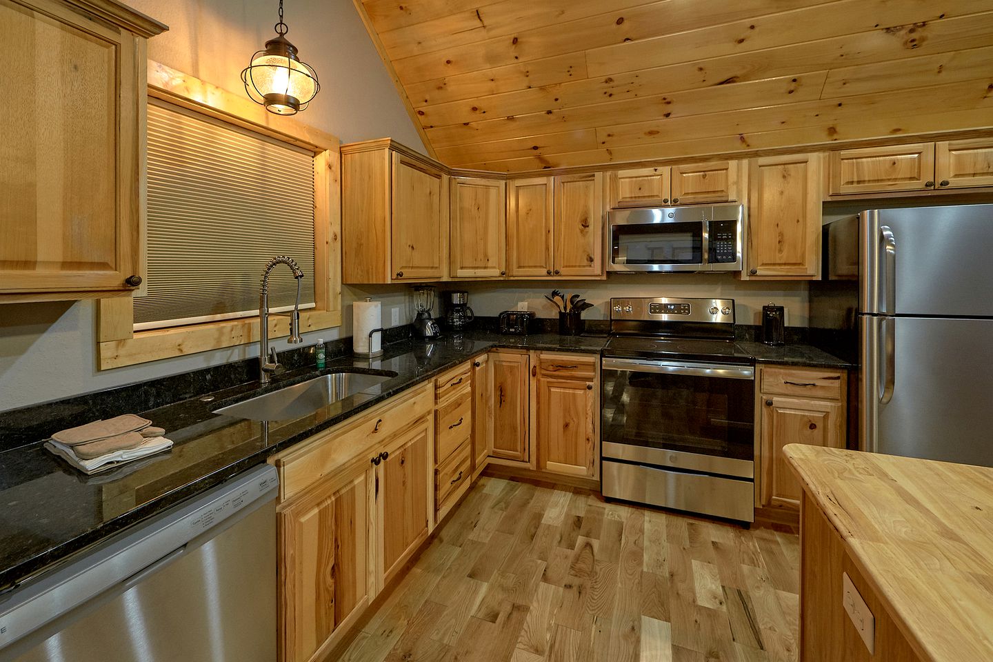 Creekside Cabin Rental near the Great Smoky Mountains for a Tennessee Vacation