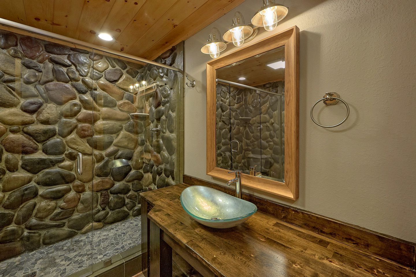 Creekside Cabin Rental near the Great Smoky Mountains for a Tennessee Vacation