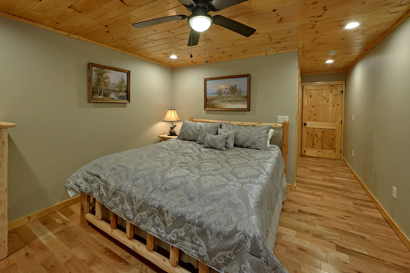 Creekside Cabin Rental near the Great Smoky Mountains for a Tennessee Vacation