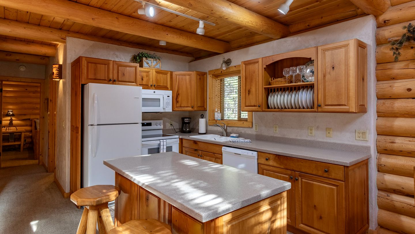 Spacious Mountain Retreat with Hot Tub & Game Room Near National Forest – Close to Outdoor Adventures in Idaho