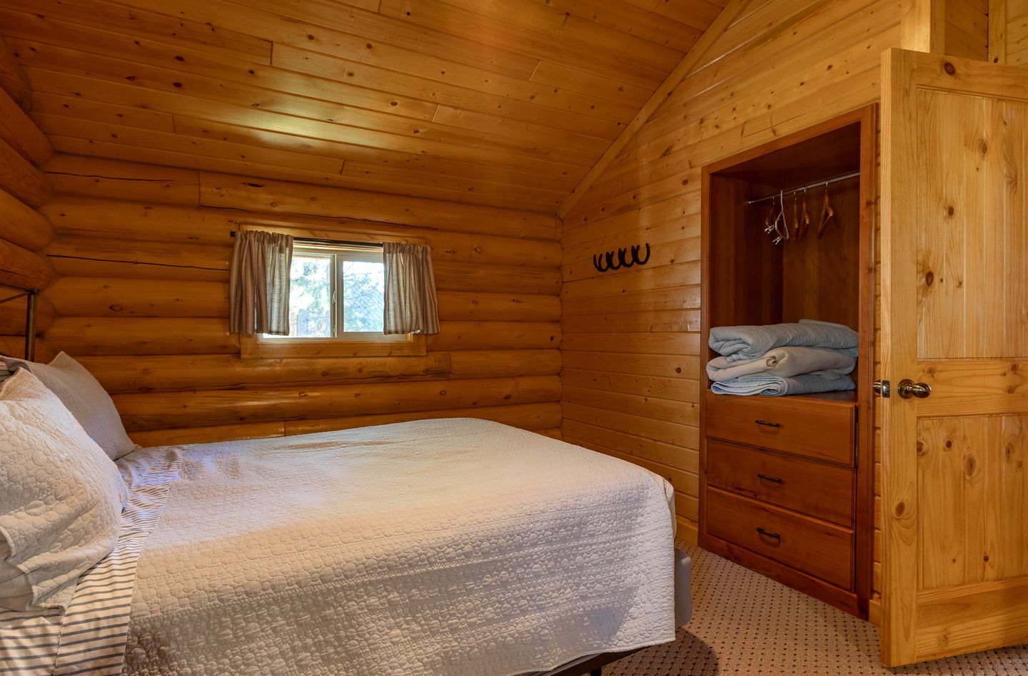 Spacious Mountain Retreat with Hot Tub & Game Room Near National Forest – Close to Outdoor Adventures in Idaho
