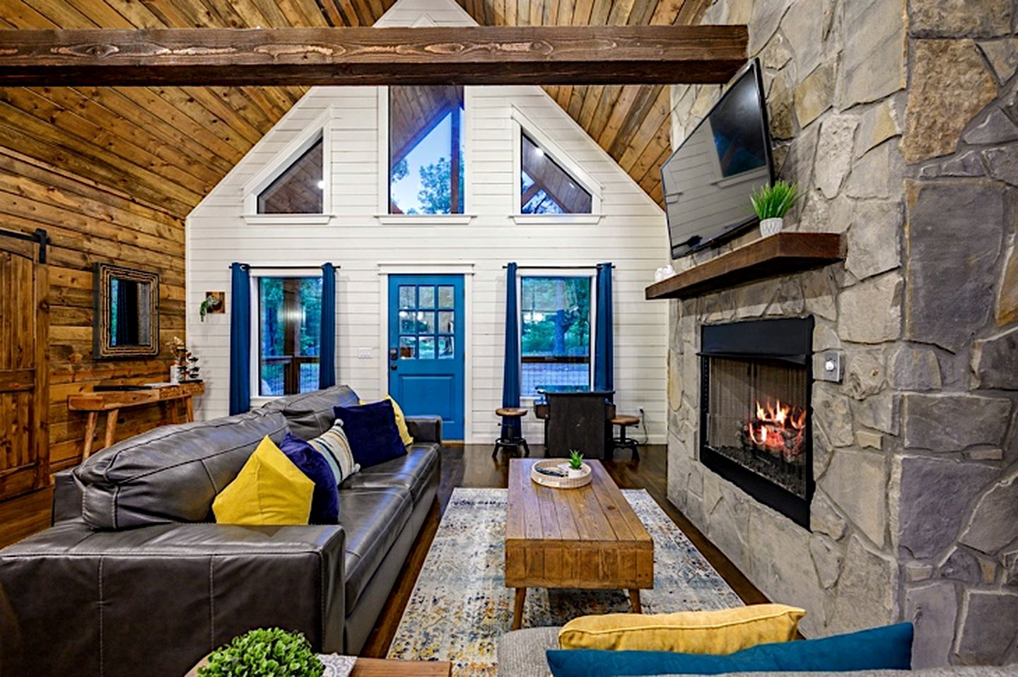 Charming Cabin Retreat with Modern Comforts near Broken Bow, Oklahoma