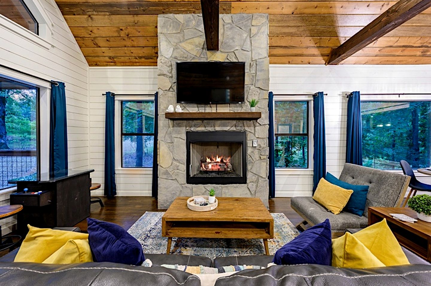 Charming Cabin Retreat with Modern Comforts near Broken Bow, Oklahoma