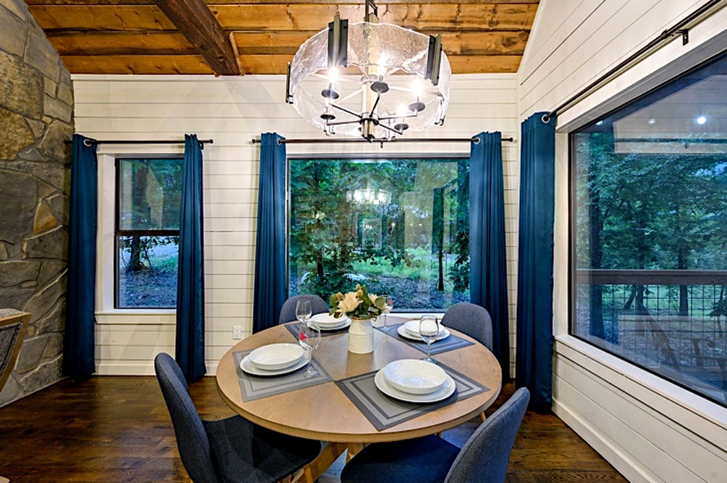 Charming Cabin Retreat with Modern Comforts near Broken Bow, Oklahoma