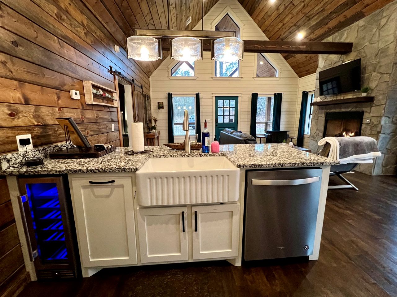 Charming Cabin Retreat with Modern Comforts near Broken Bow, Oklahoma