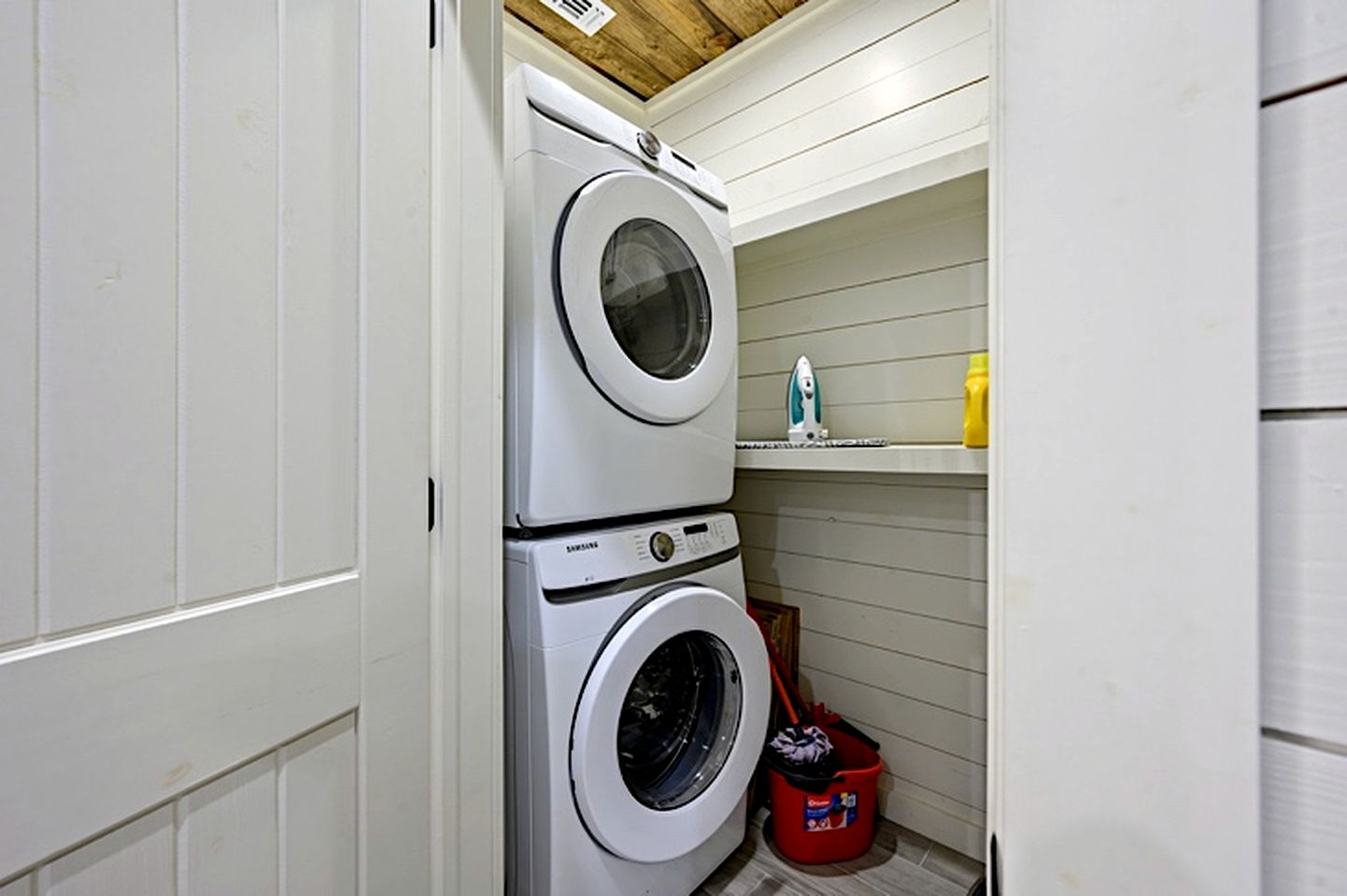 Charming Cabin Retreat with Modern Comforts near Broken Bow, Oklahoma