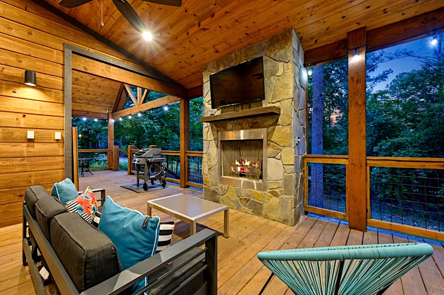 Charming Cabin Retreat with Modern Comforts near Broken Bow, Oklahoma