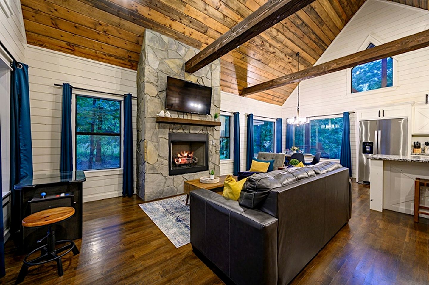 Charming Cabin Retreat with Modern Comforts near Broken Bow, Oklahoma