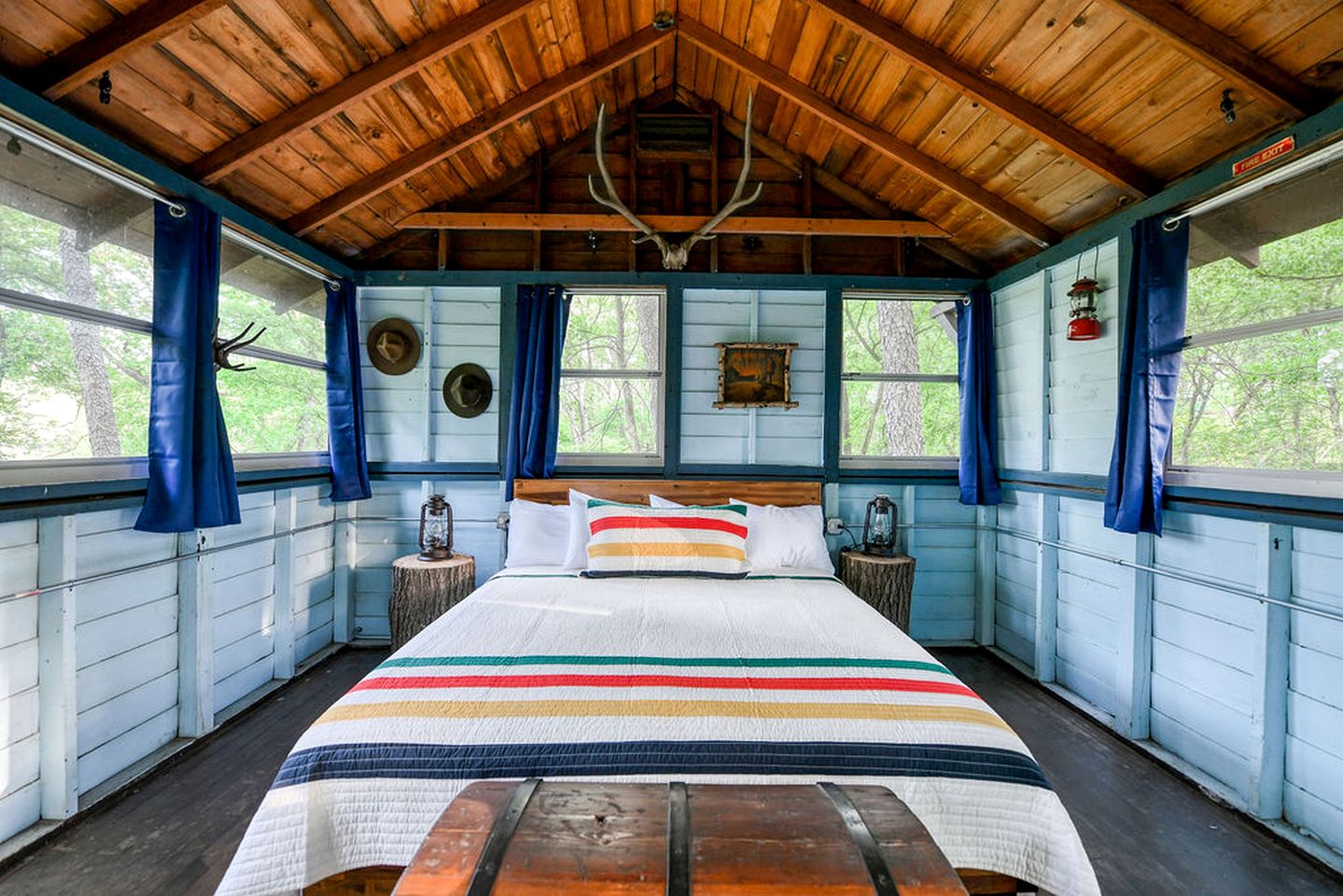 Gorgeous Rustic Scout Cabin for a Memorable Couples Retreat Surrounded by Nature in Troy, Wisconsin