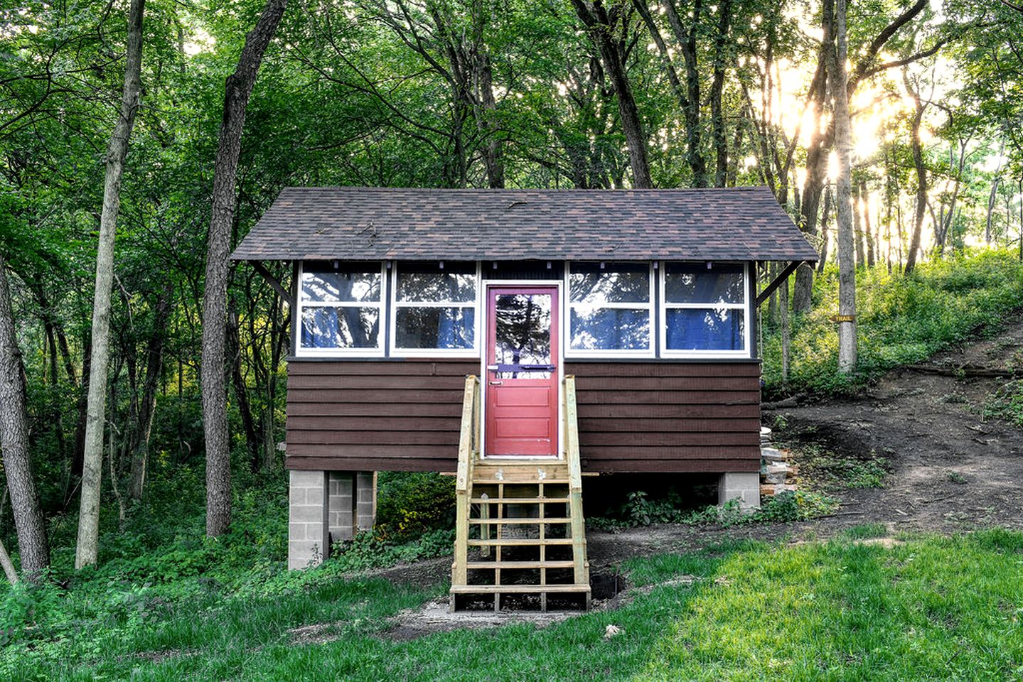 Gorgeous Rustic Scout Cabin for a Memorable Couples Retreat Surrounded by Nature in Troy, Wisconsin