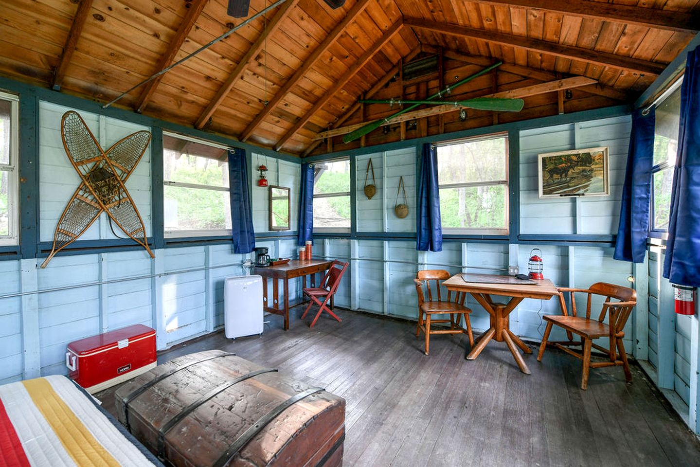 Gorgeous Rustic Scout Cabin for a Memorable Couples Retreat Surrounded by Nature in Troy, Wisconsin