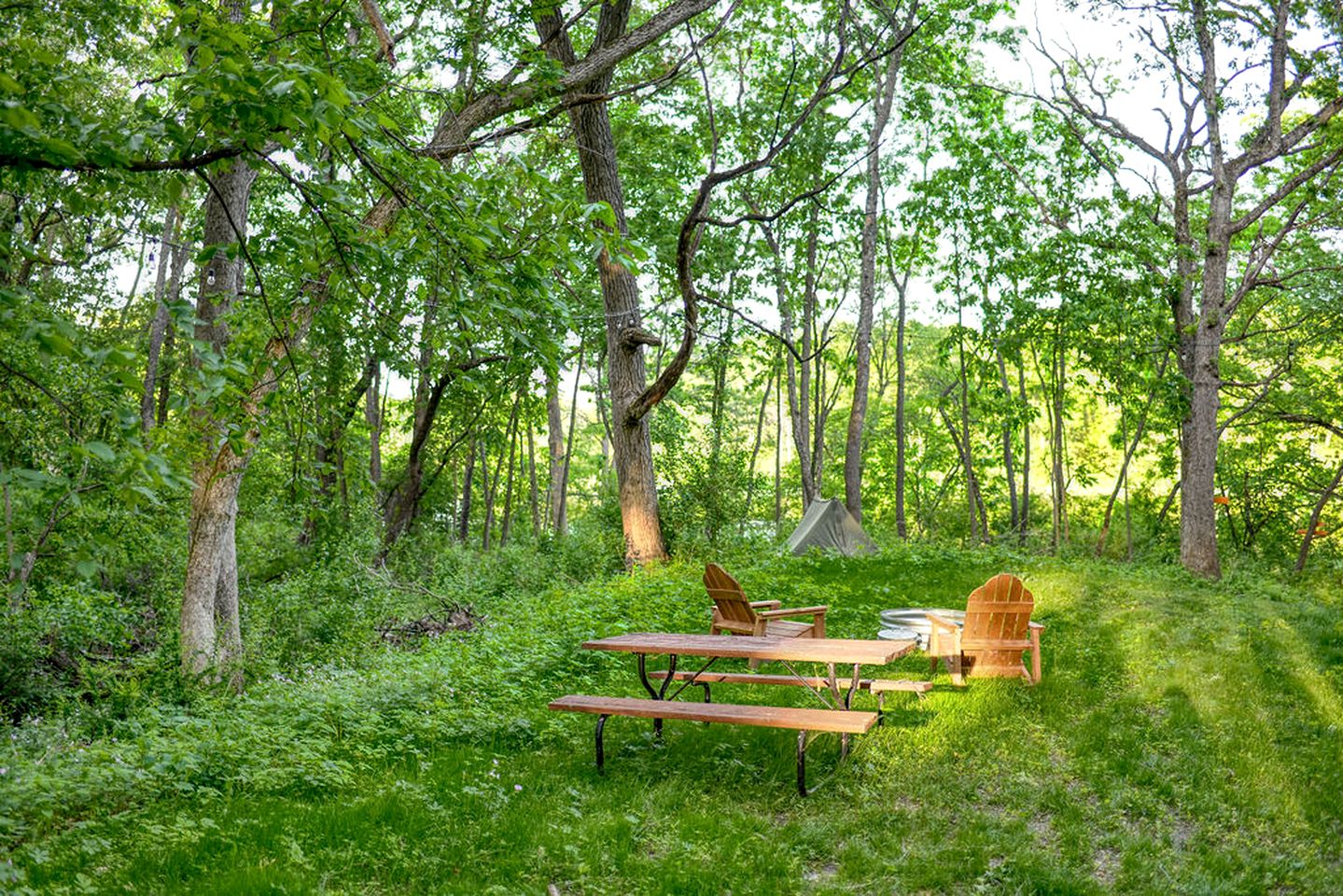 Gorgeous Rustic Scout Cabin for a Memorable Couples Retreat Surrounded by Nature in Troy, Wisconsin