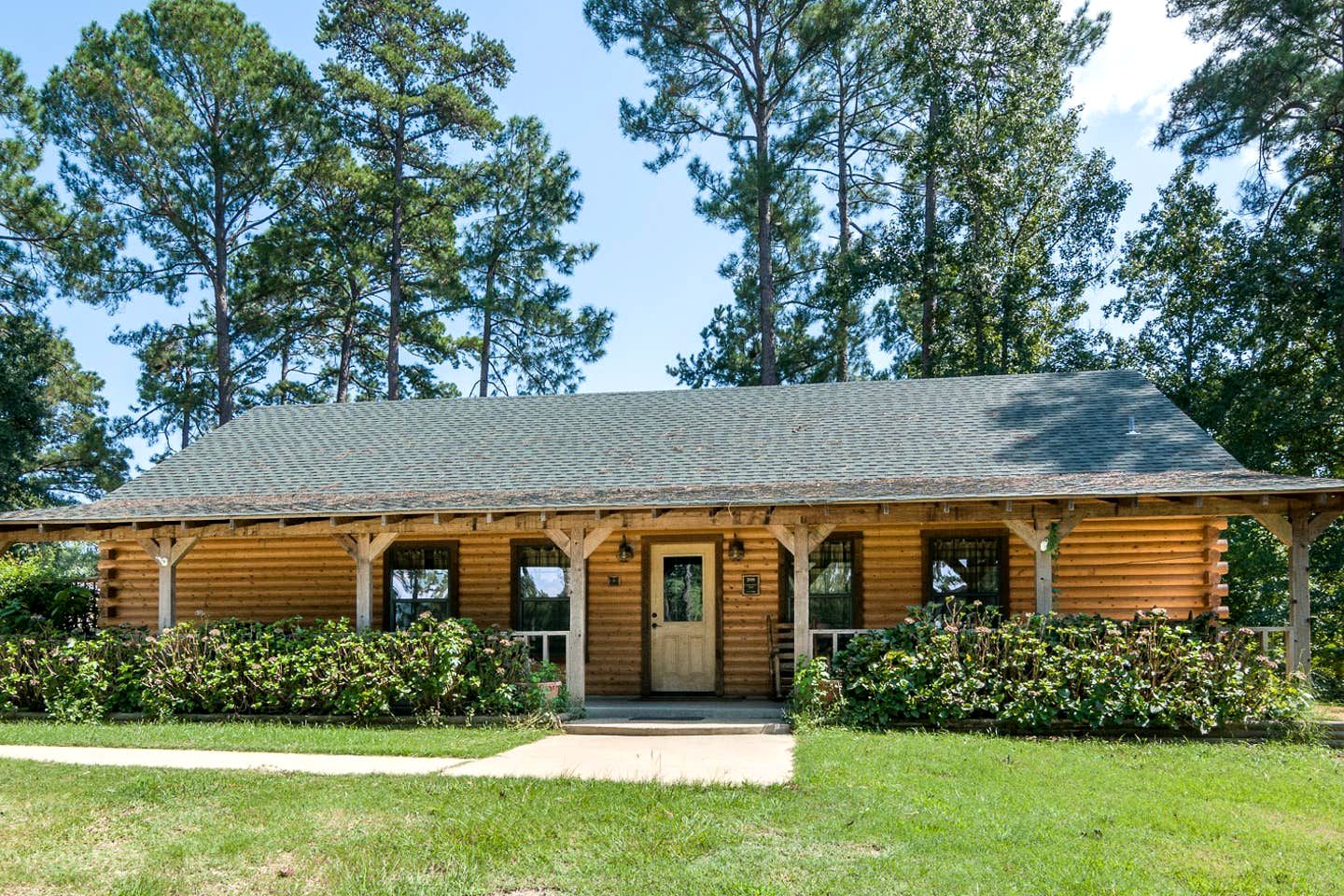 Spacious Log Cabin Rental for Family Vacations in Texas