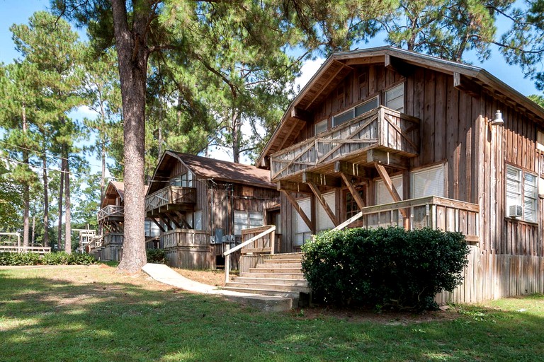 Log cabins (Nacogdoches, Texas, United States)