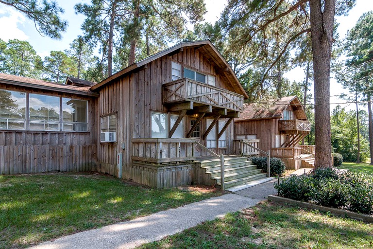 Log cabins (Nacogdoches, Texas, United States)