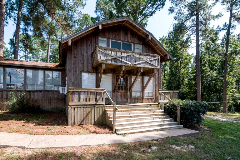 Log cabins (Nacogdoches, Texas, United States)