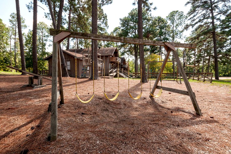 Log cabins (Nacogdoches, Texas, United States)