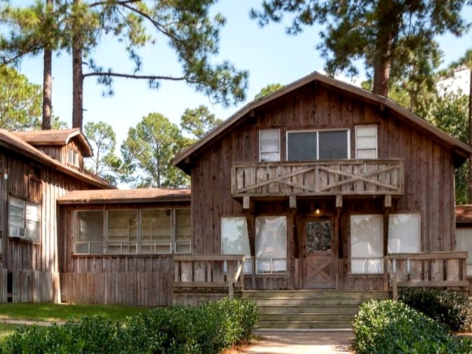 Log cabins (Nacogdoches, Texas, United States)