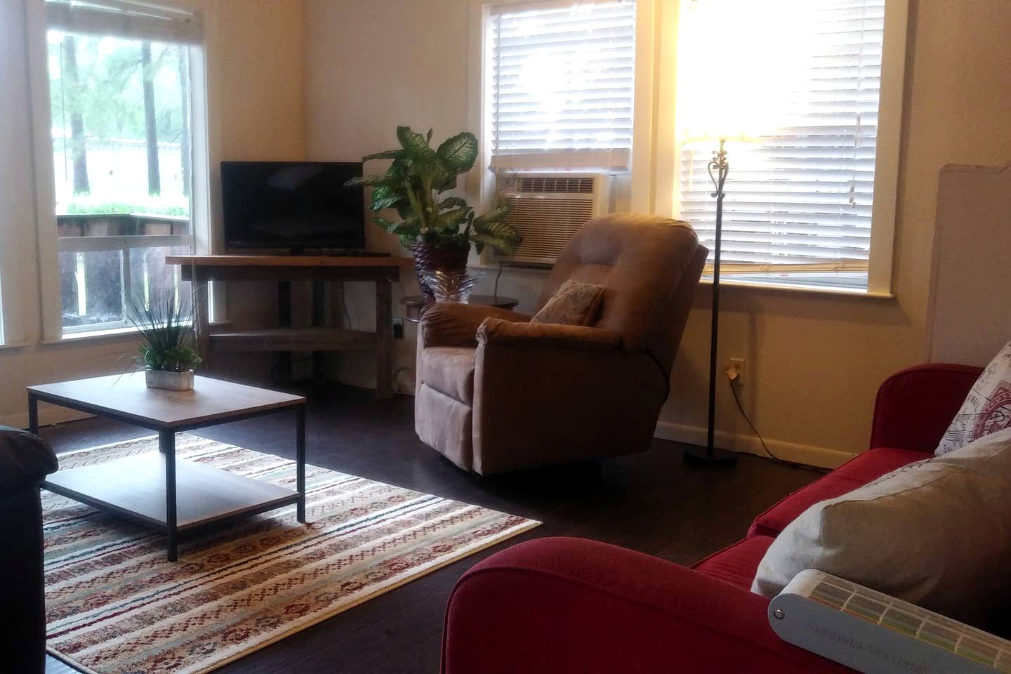 Amazing and Spacious Cabin Rental for Texas Family Vacations near Nacogdoches