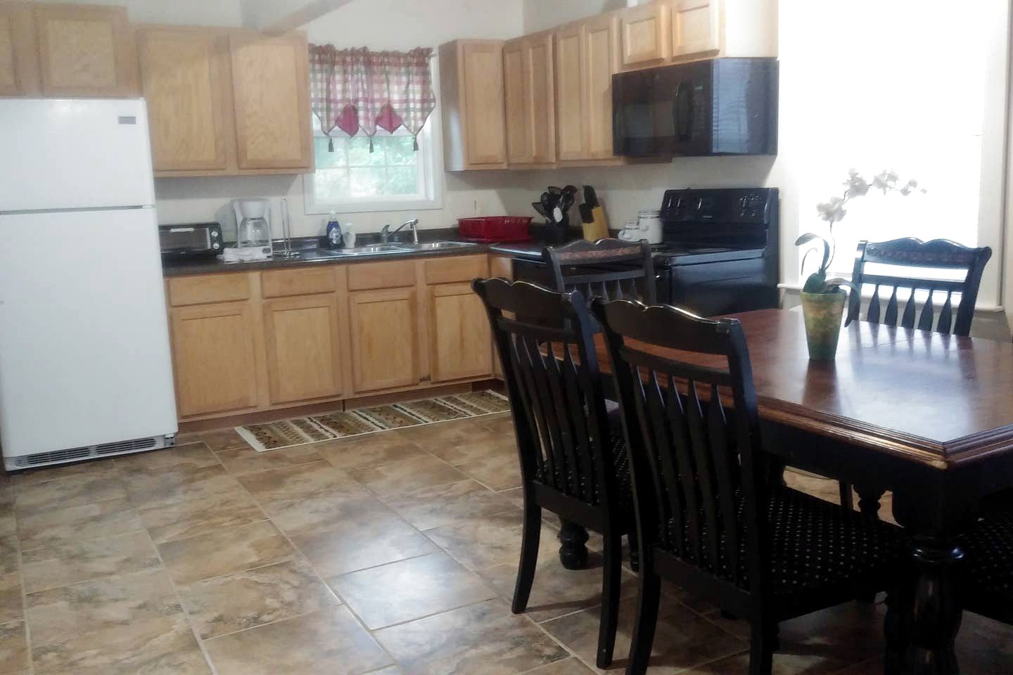 Amazing and Spacious Cabin Rental for Texas Family Vacations near Nacogdoches