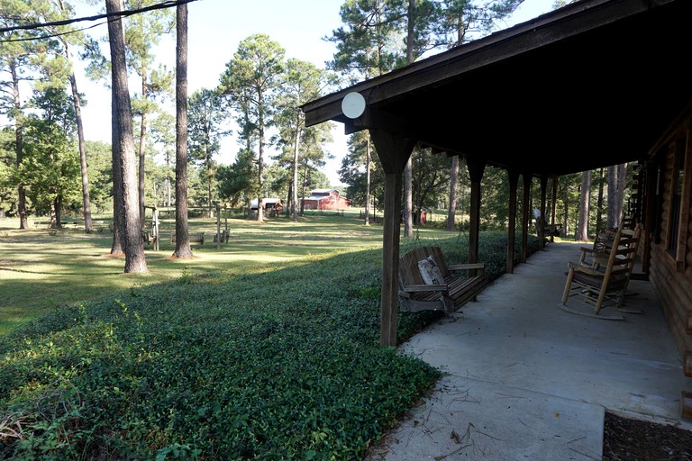 Cabins (Nacogdoches, Texas, United States)