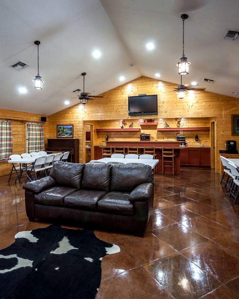 Fantastic Log Cabin Rental for a Fun-Filled Family Vacation in Texas