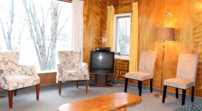 Pet Friendly Cottage Rental Near Algonquin Park In Ontario