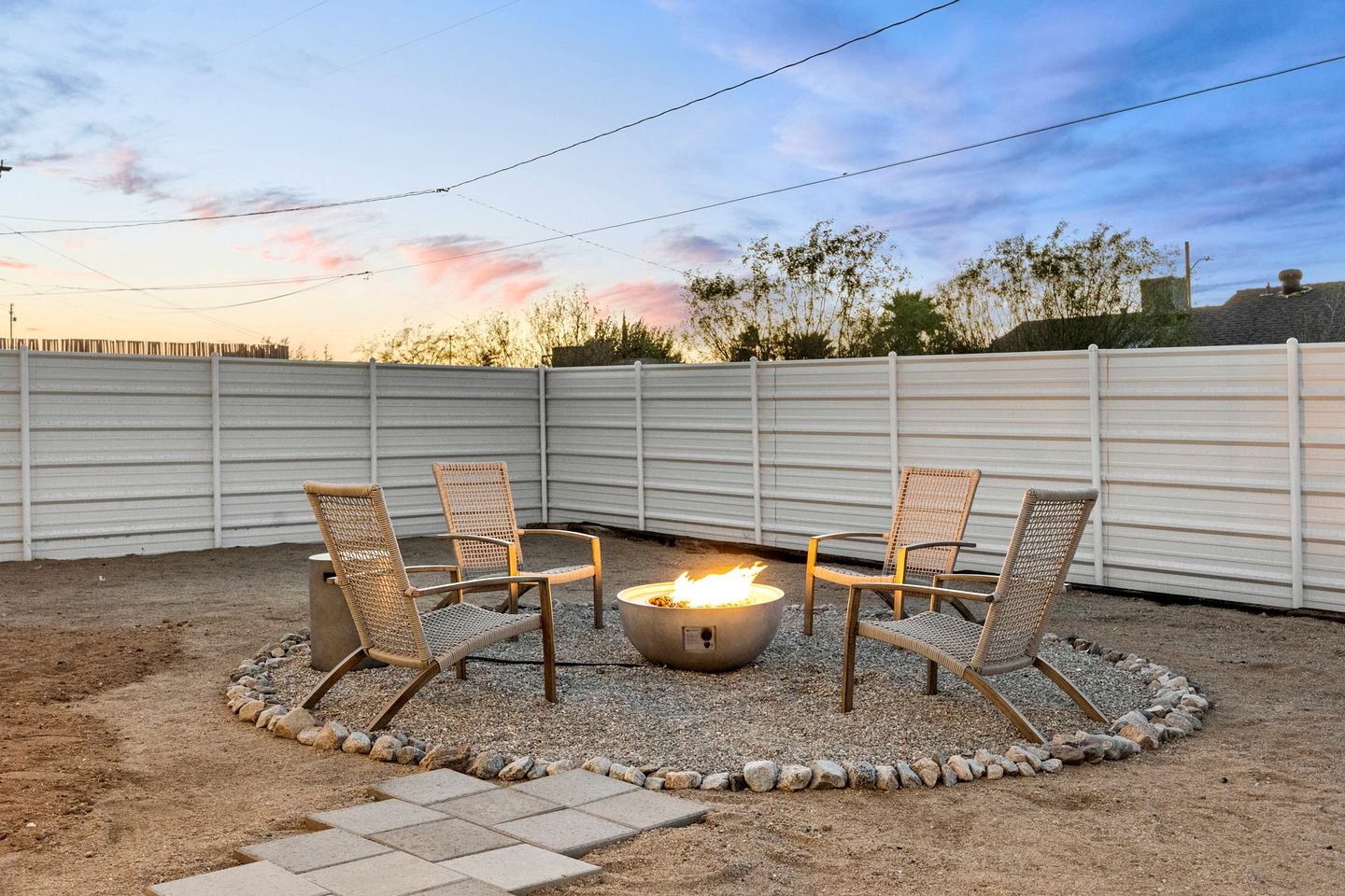 Beautiful Desert Rental with Hot-Tub-Fire Pit and BBQ in California