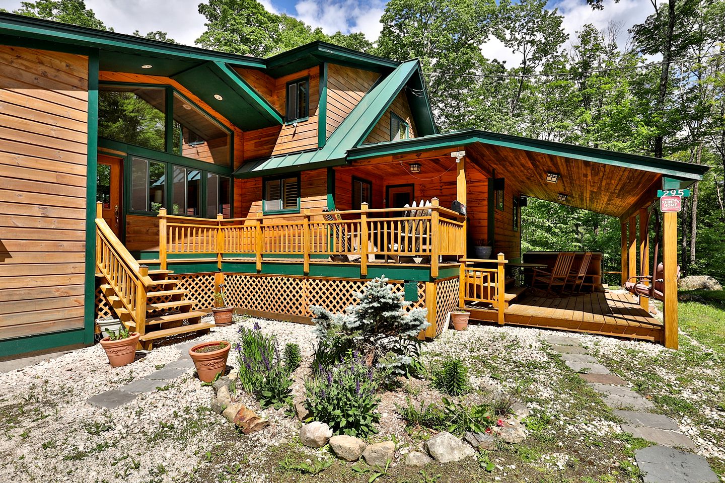 Gorgeous Luxury Cabin with Hot Tub for Family and Ski Getaways in Killington, Vermont