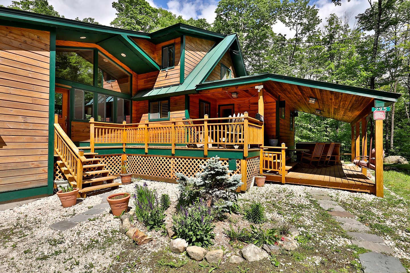 Gorgeous Luxury Cabin with Hot Tub for Family and Ski Getaways in Killington, Vermont