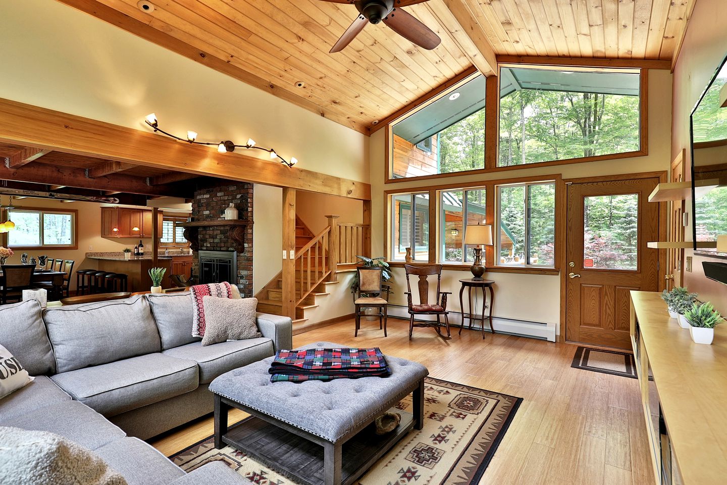 Gorgeous Luxury Cabin with Hot Tub for Family and Ski Getaways in Killington, Vermont