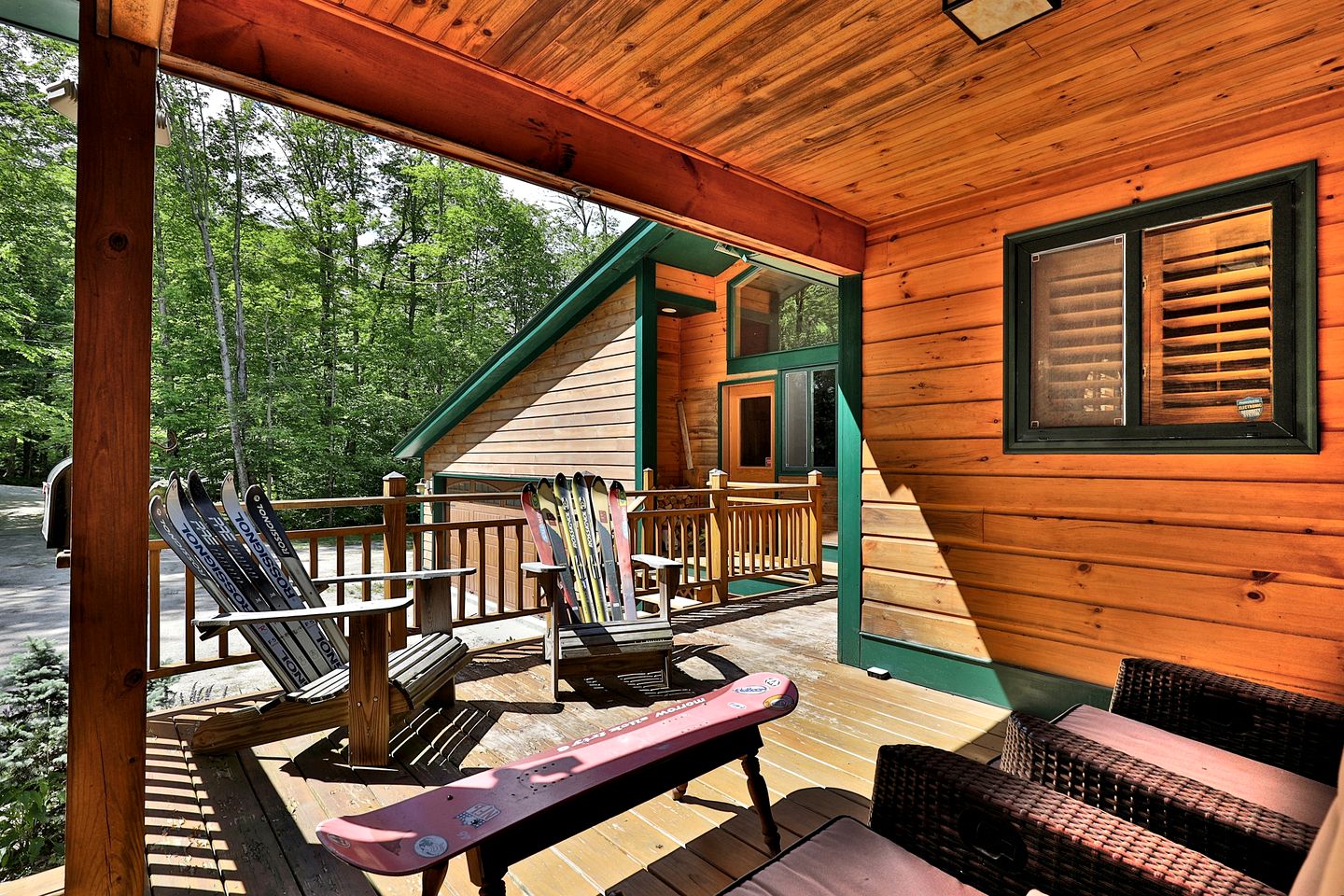 Gorgeous Luxury Cabin with Hot Tub for Family and Ski Getaways in Killington, Vermont