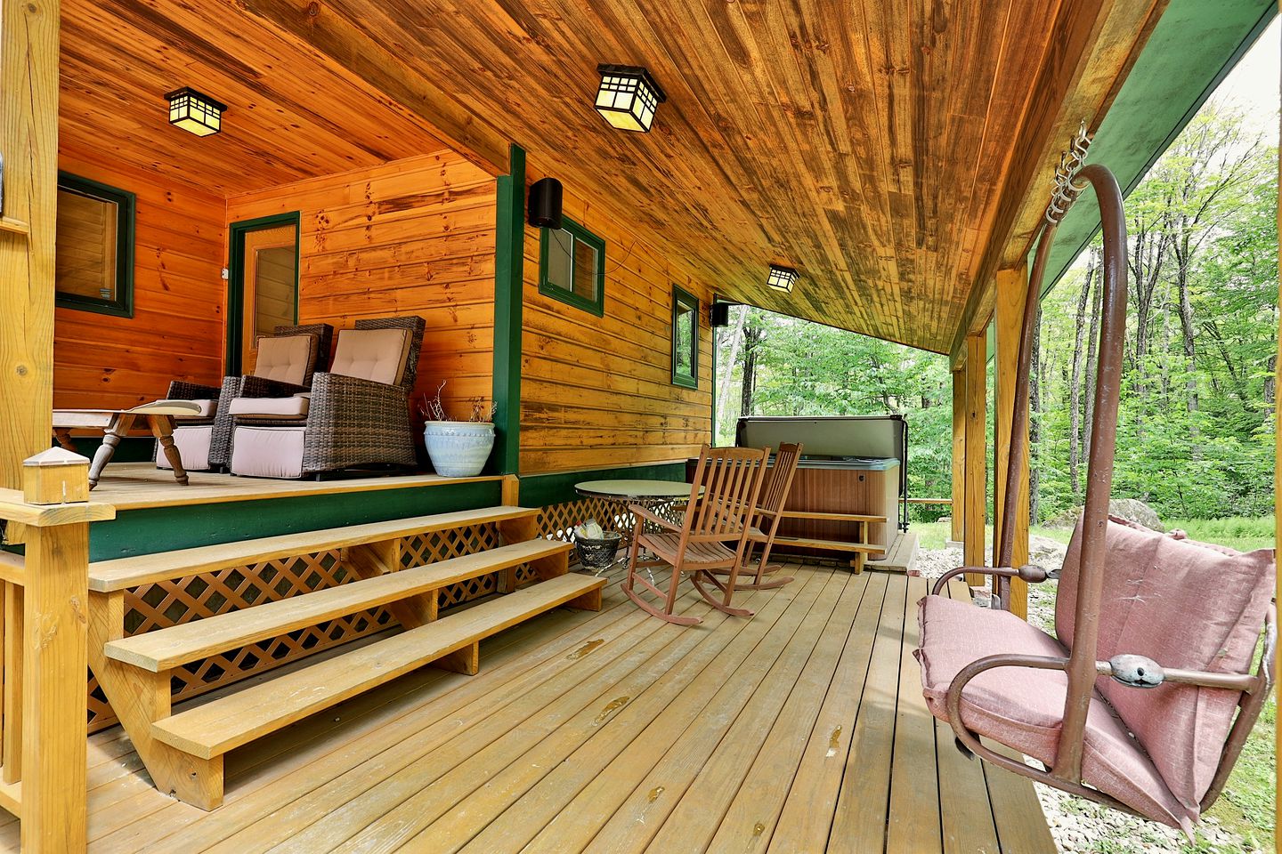 Gorgeous Luxury Cabin with Hot Tub for Family and Ski Getaways in Killington, Vermont