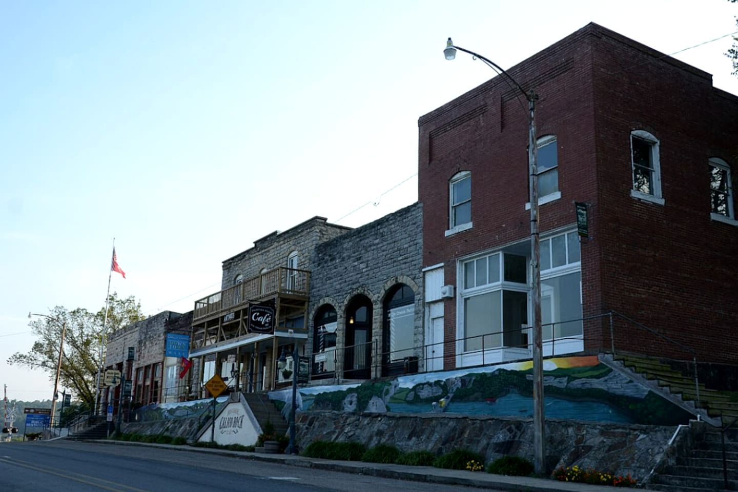 Charming Tiny Home Retreat Near Forest Trails & River Access in Calico Rock, Arkansas