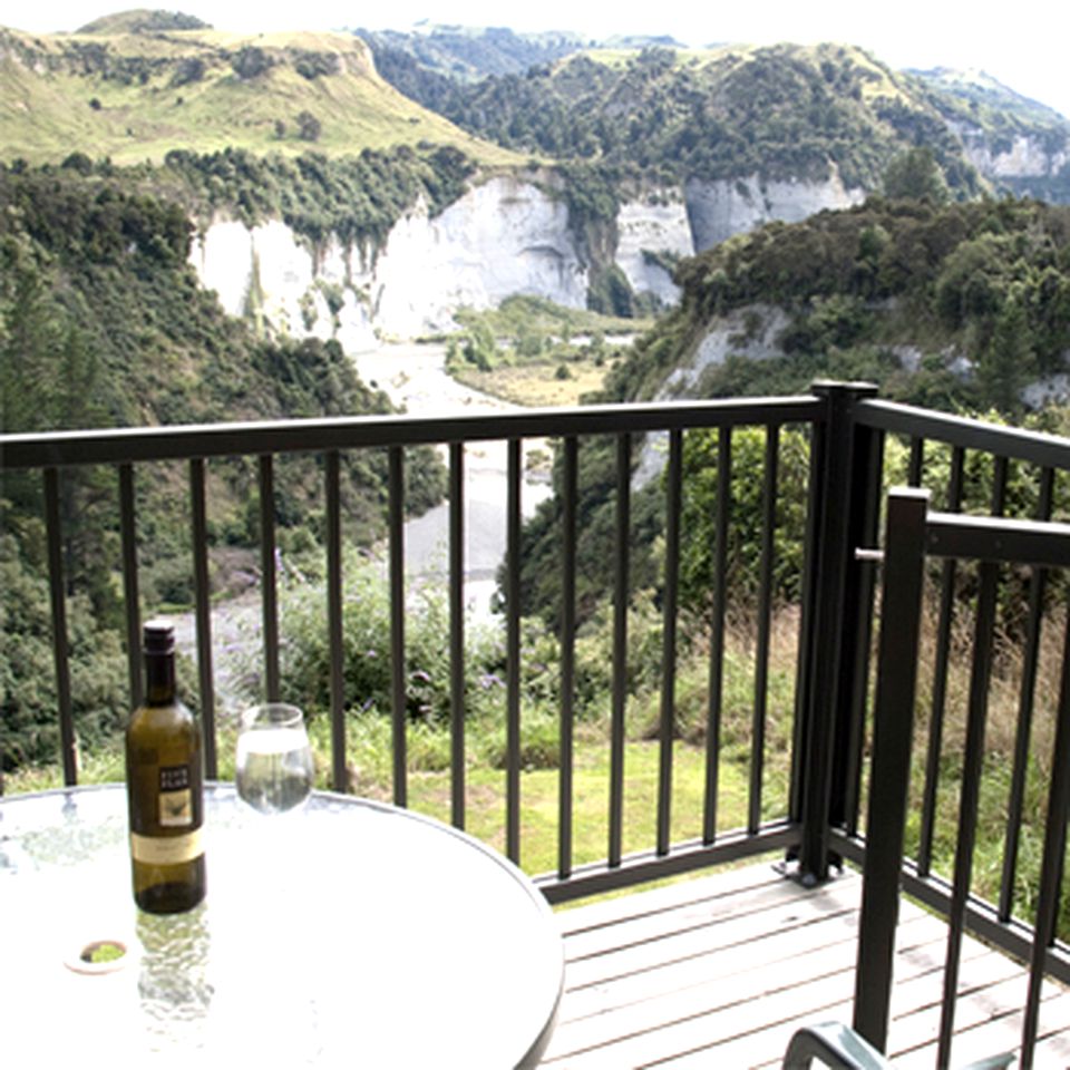 Peaceful Lodge for Group Holiday Overlooking the Rangitikei River, New Zealand
