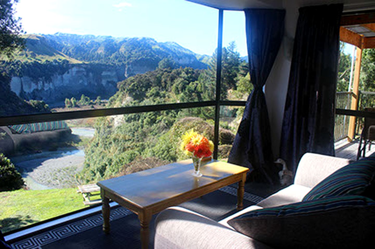 Peaceful Lodge for Group Holiday Overlooking the Rangitikei River, New Zealand
