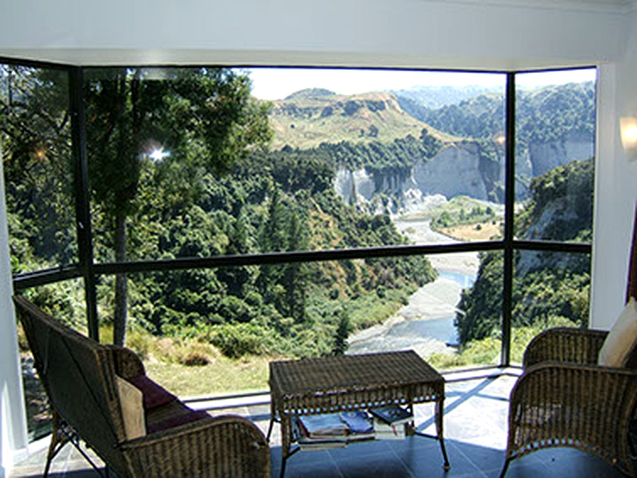 Peaceful Lodge for Group Holiday Overlooking the Rangitikei River, New Zealand